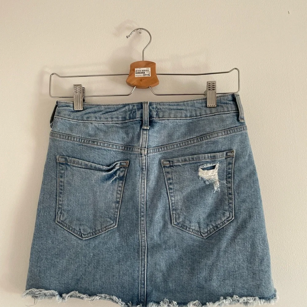 Forever 21 Ripped Jean Skirt, Size 25 - Picture 2 of 3
